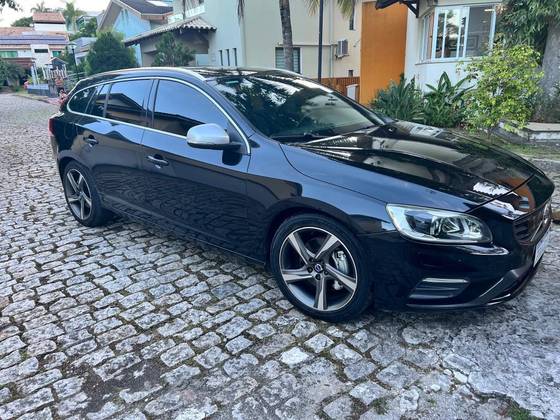 VOLVO V60 2.0 T6 R DESIGN TURBO GASOLINA 4P AUTOMÁTICO
